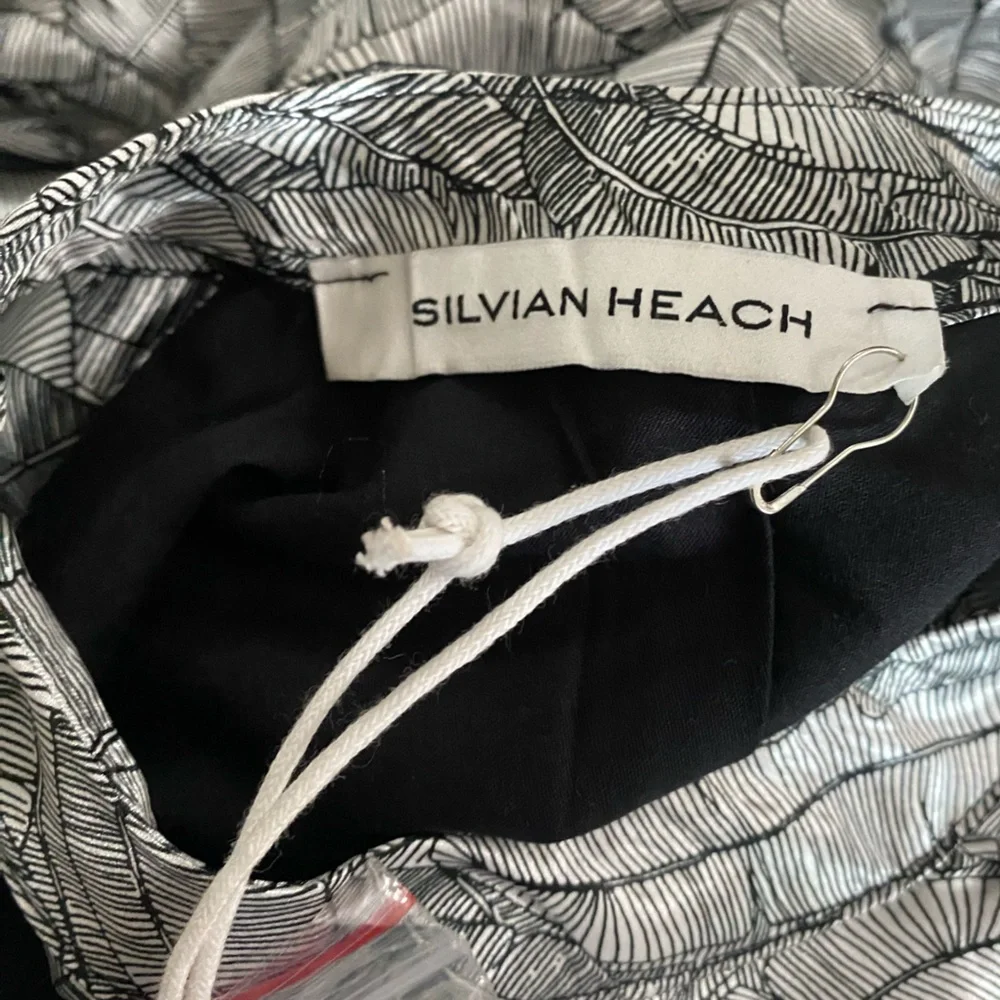 NWT SILVIAN HEACH Elegant Silver Wrap Dress Italy 38 - Picture 6 of 14